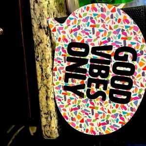 GOOD VIBES ONLY 💬 speech bubble room decor